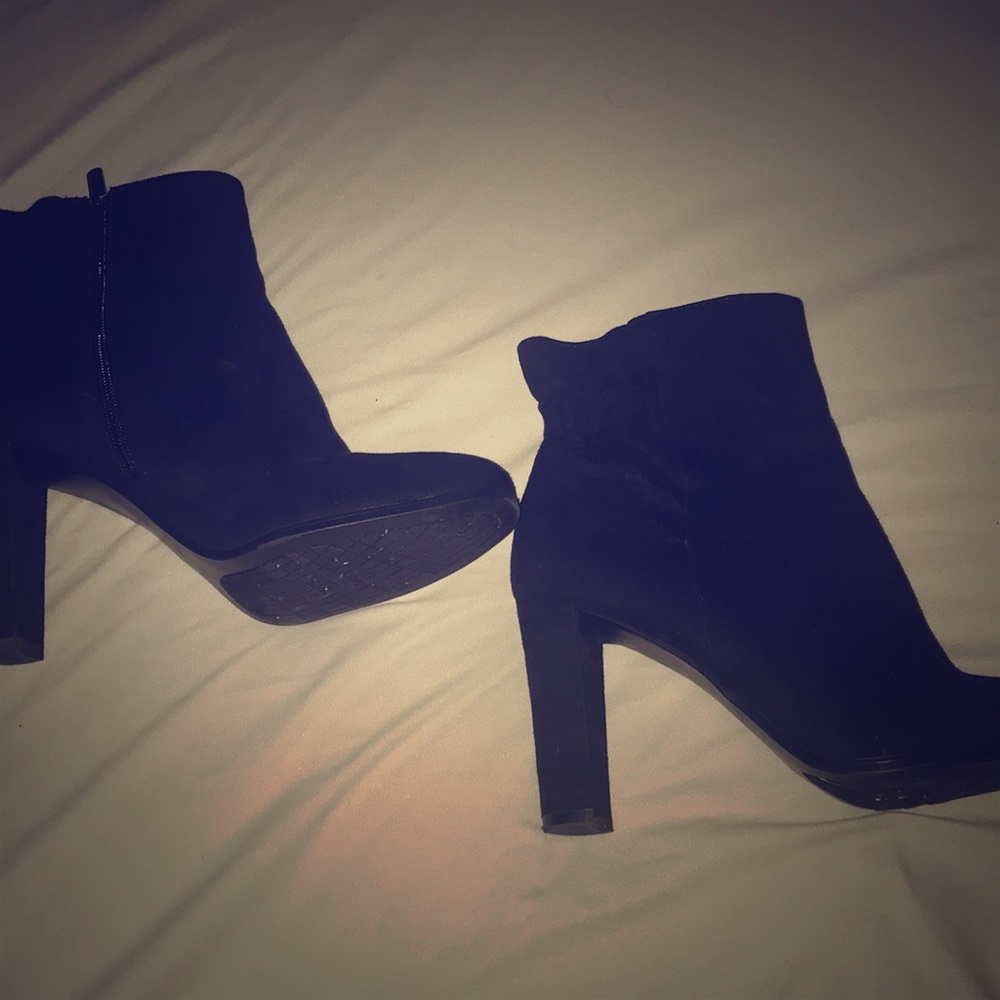 Black heel ankle booties